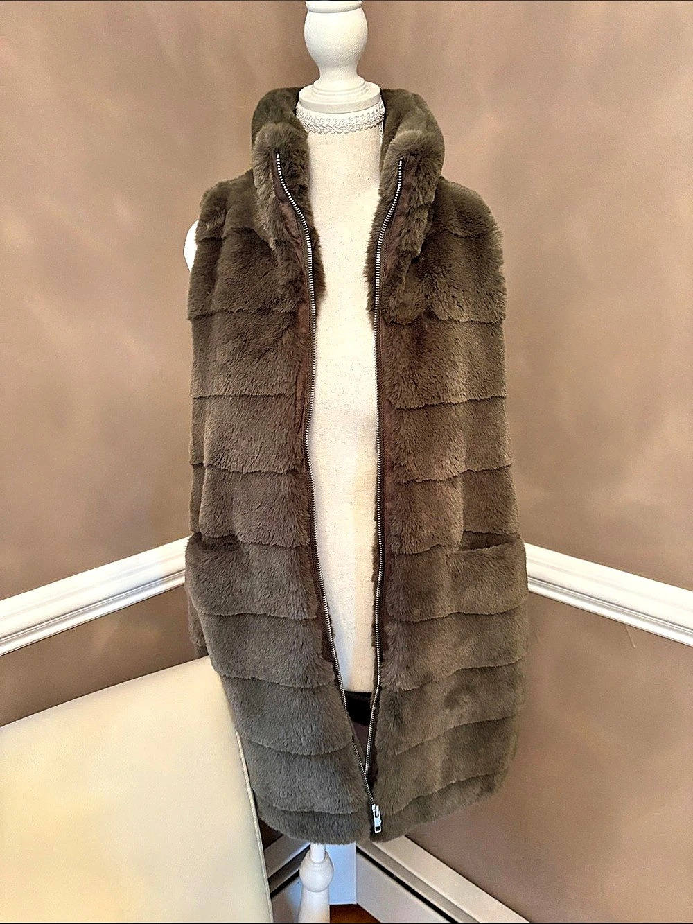 Donna Salyers' Fabulous-Furs Fabulous Furs Faux Fur Zip Vest Olive Green XS Like